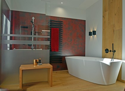 Individuell gestaltetes Badezimmer von Holthausen Exklusiv