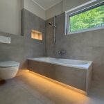 Badewanne mit indirekter LED Beleuchtung